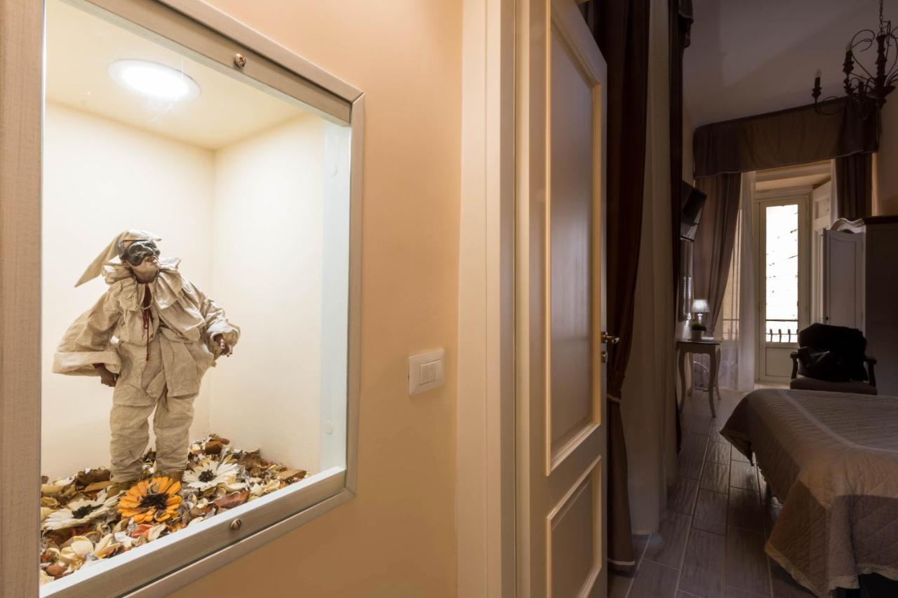 Rooms In San Domenico Maggiore 3 Naples Exterior photo
